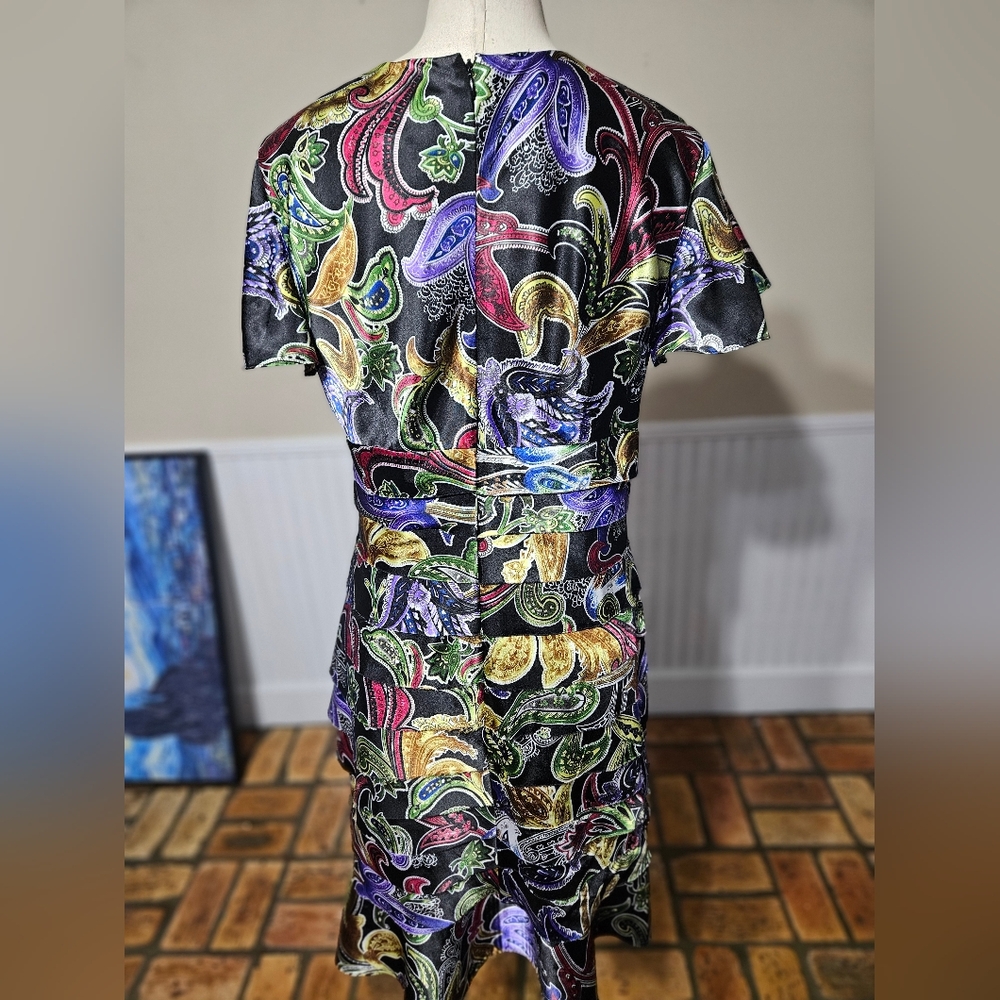 Peter Nygard Dress Paisley Print on Black, Faux Wrap Bodice V-Neck Dress, 12 - Picture 4 of 12